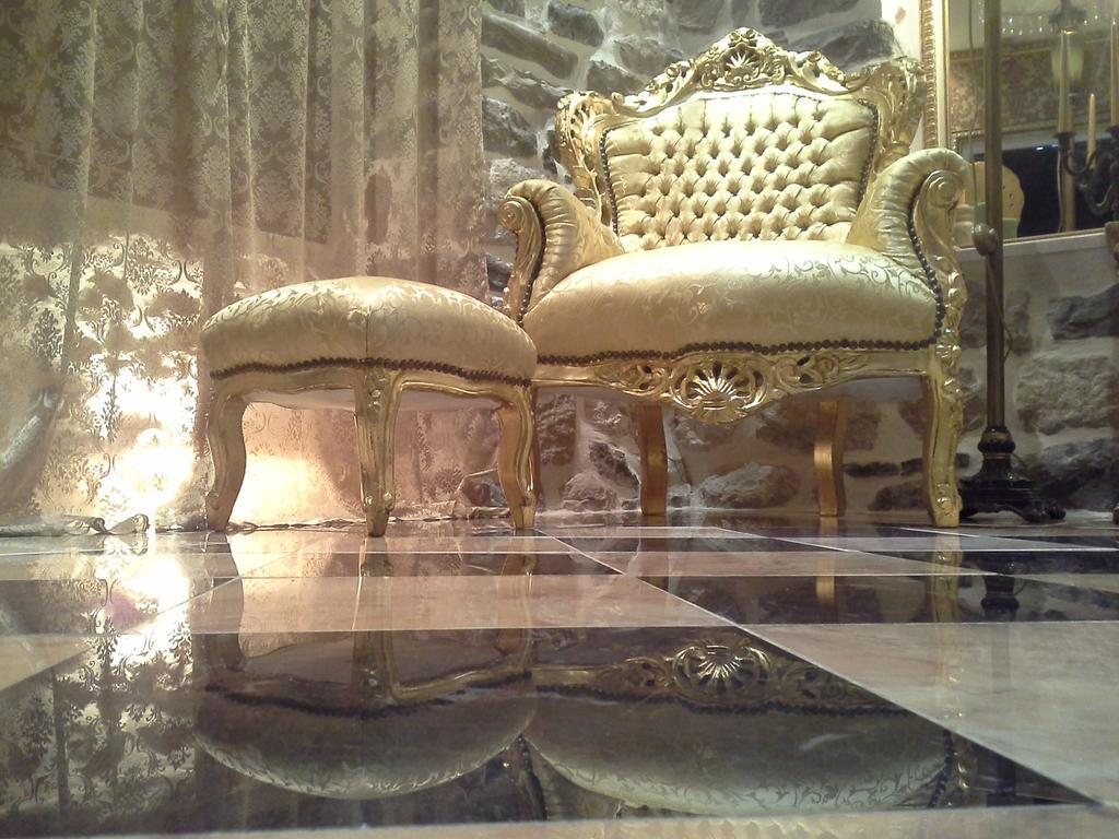 Royale Apartment