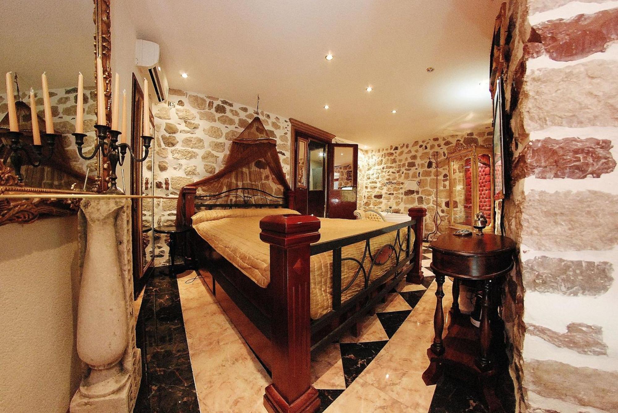 Royale Apartment