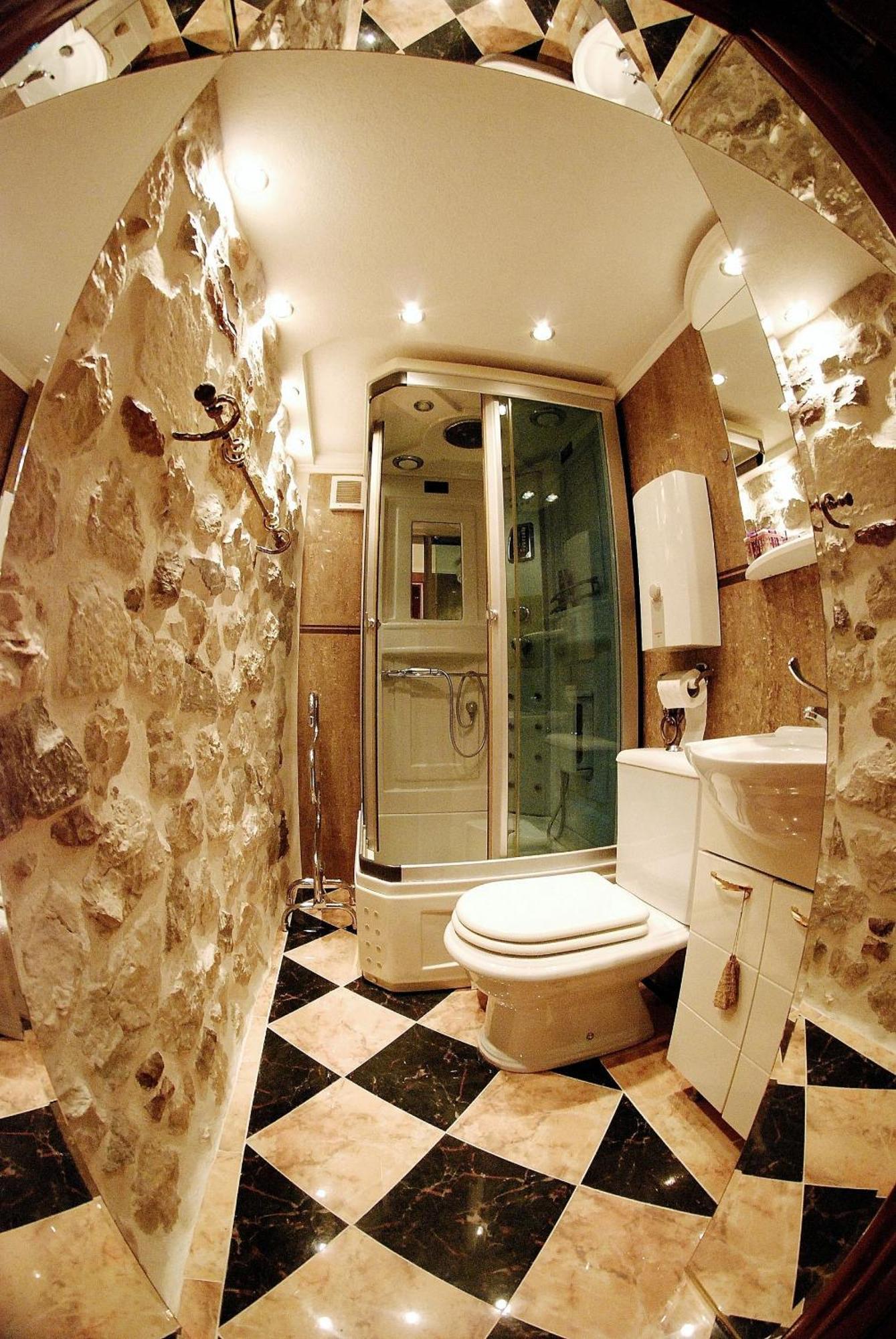 Royale Apartment