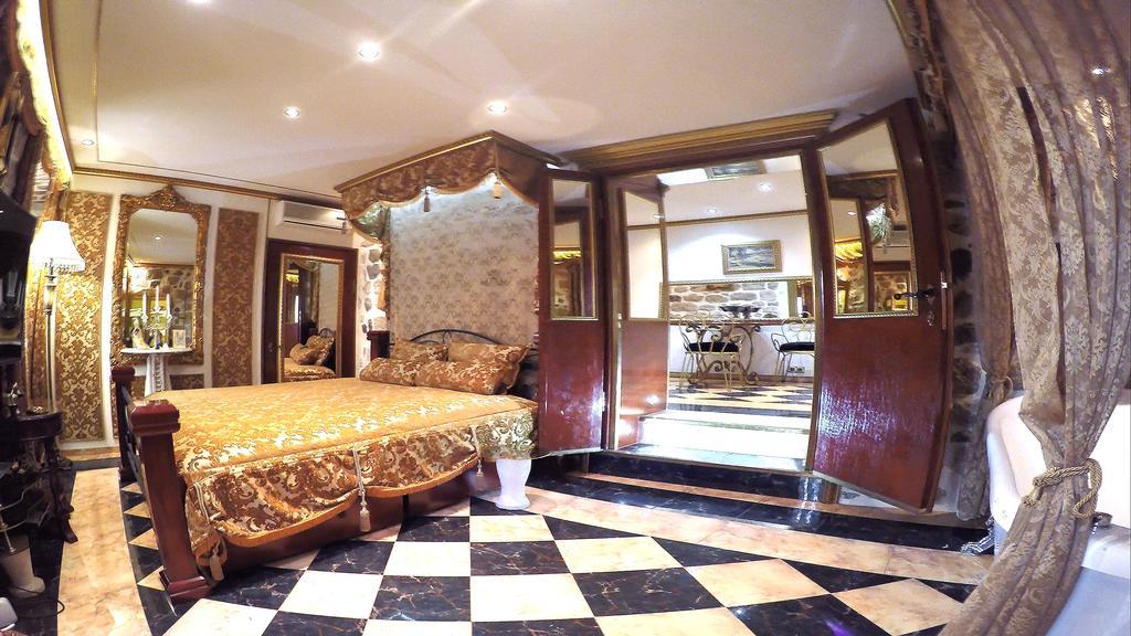Royale Apartment