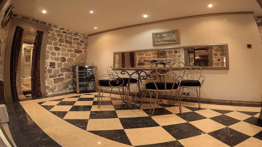 Royale Daire *